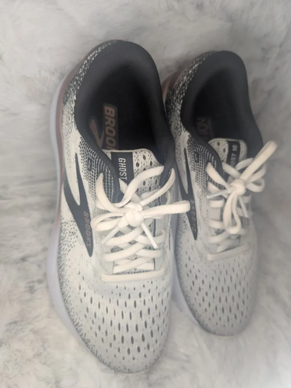 Brooks Ghost 16 Women's Size 8 White Gray Running Shoes EUC